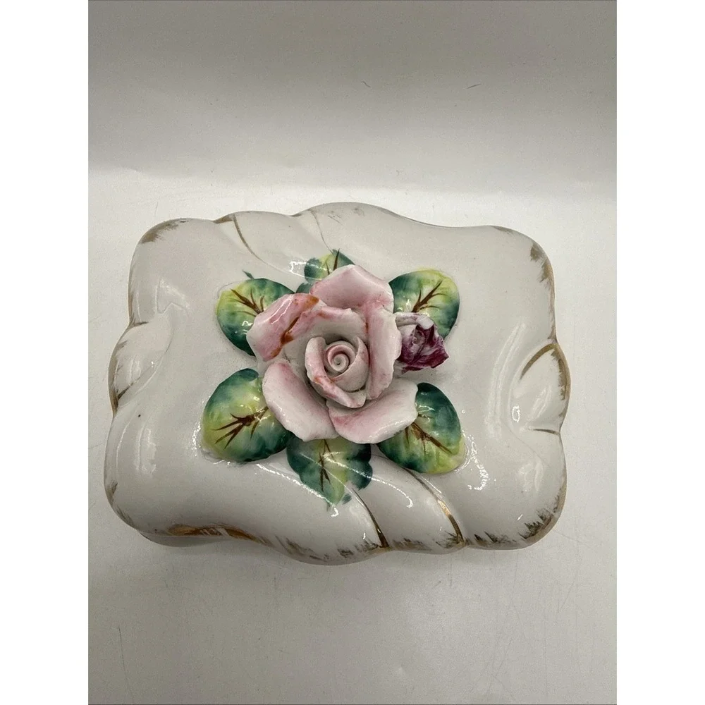 Vintage Porcelain Trinket Box – Pink Roses – Gold Trim – 1960s? 4.5